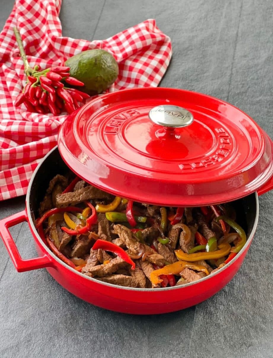 Lava Casting Multi-Purpose Shallow Pot Red 28 cm - Galeriamax