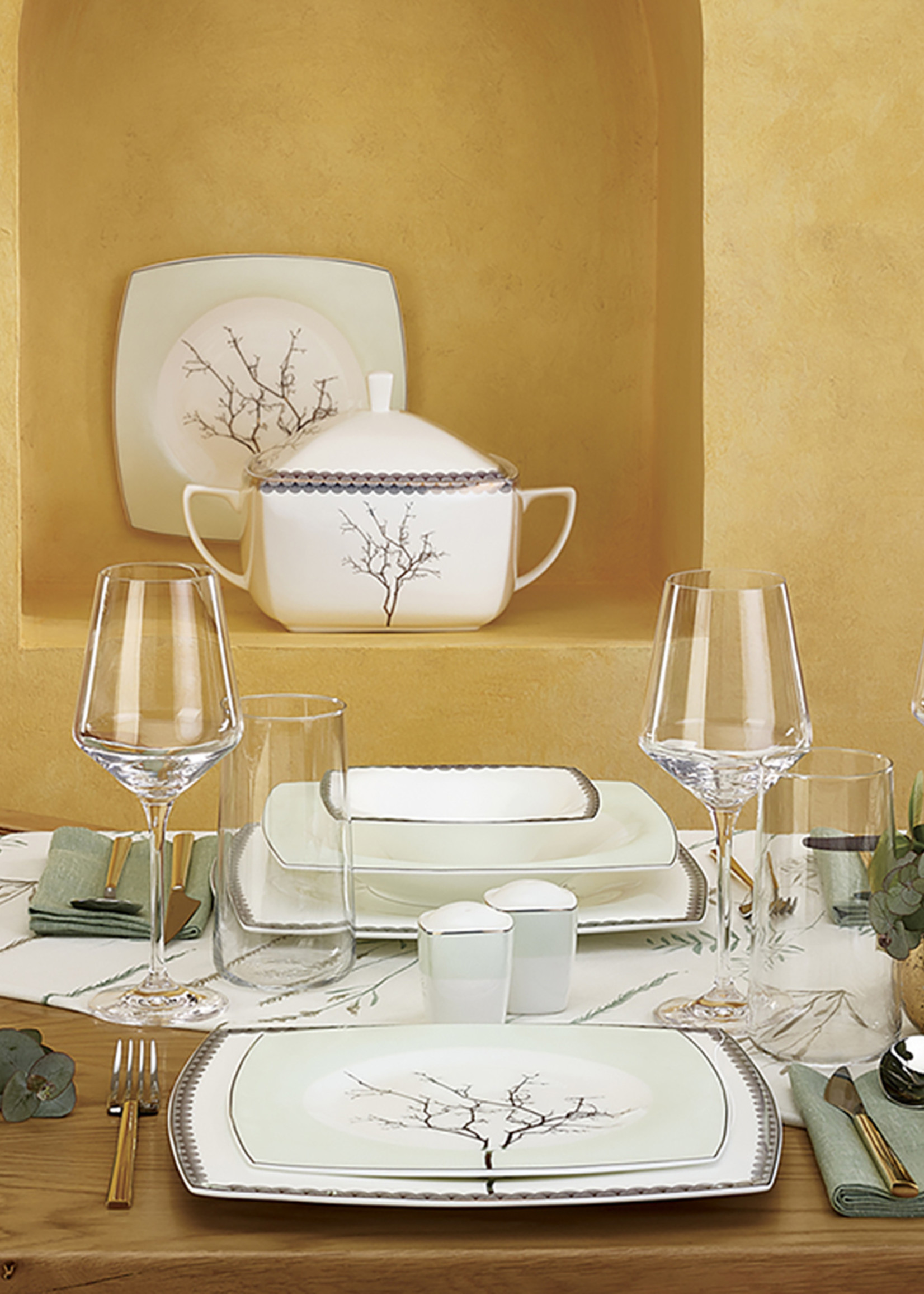 Karaca Fine Pearl Banyan 62 Pieces Dinnerware Set for 12 Persons