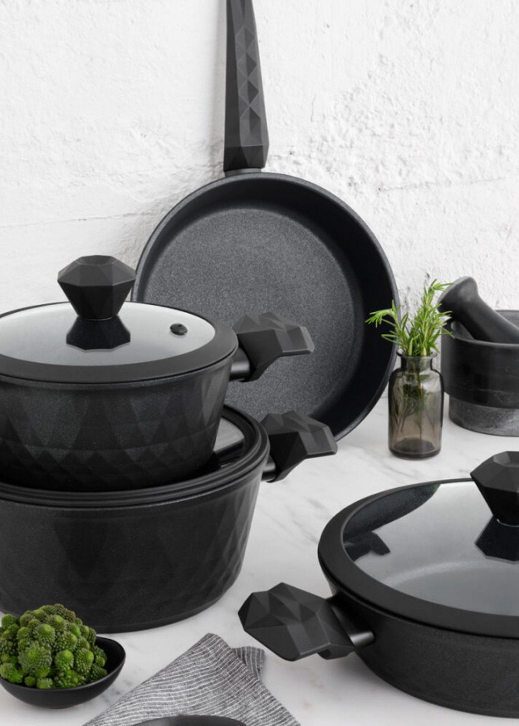Karaca Bio Diamond Antibacterial 7 Piece Cookware Set with Handle and Induction Base