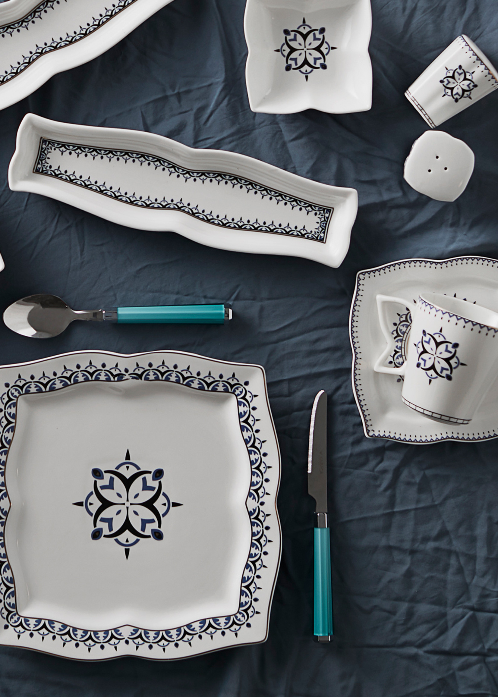 Karaca Blau 32 Pieces 6 Person Square Breakfast Set