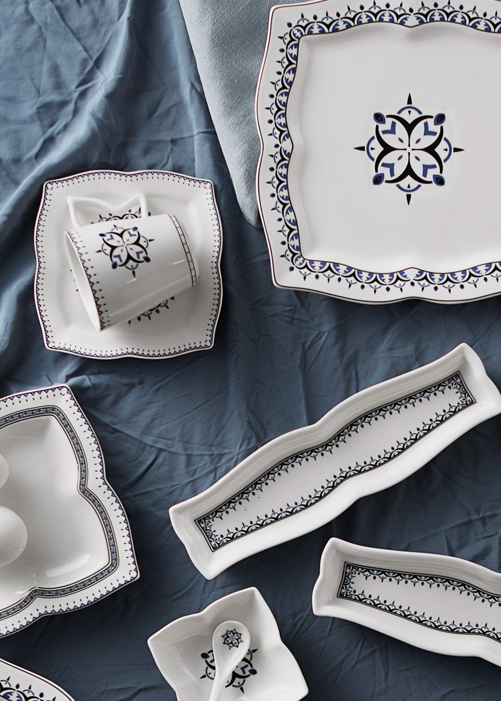 Karaca Blau 32 Pieces 6 Person Square Breakfast Set