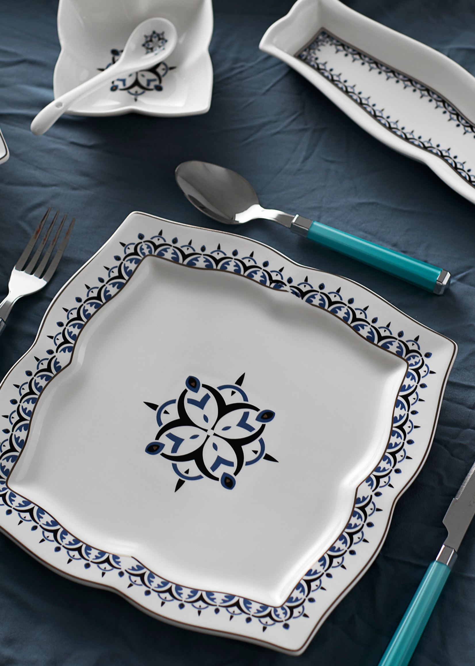 Karaca Blau 32 Pieces 6 Person Square Breakfast Set