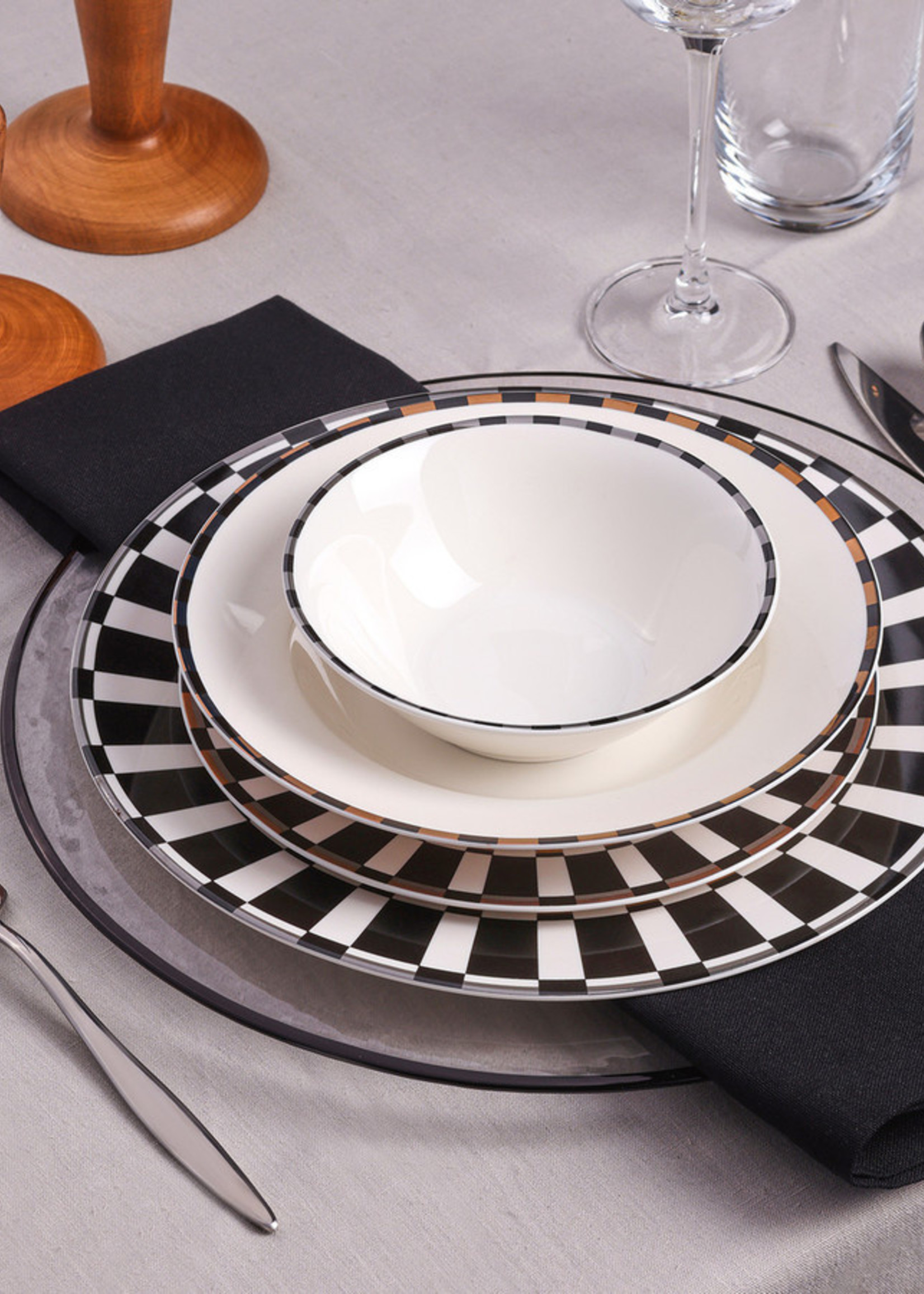 Karaca Aries Black 24 Pieces 6 Person Dinnerware Set