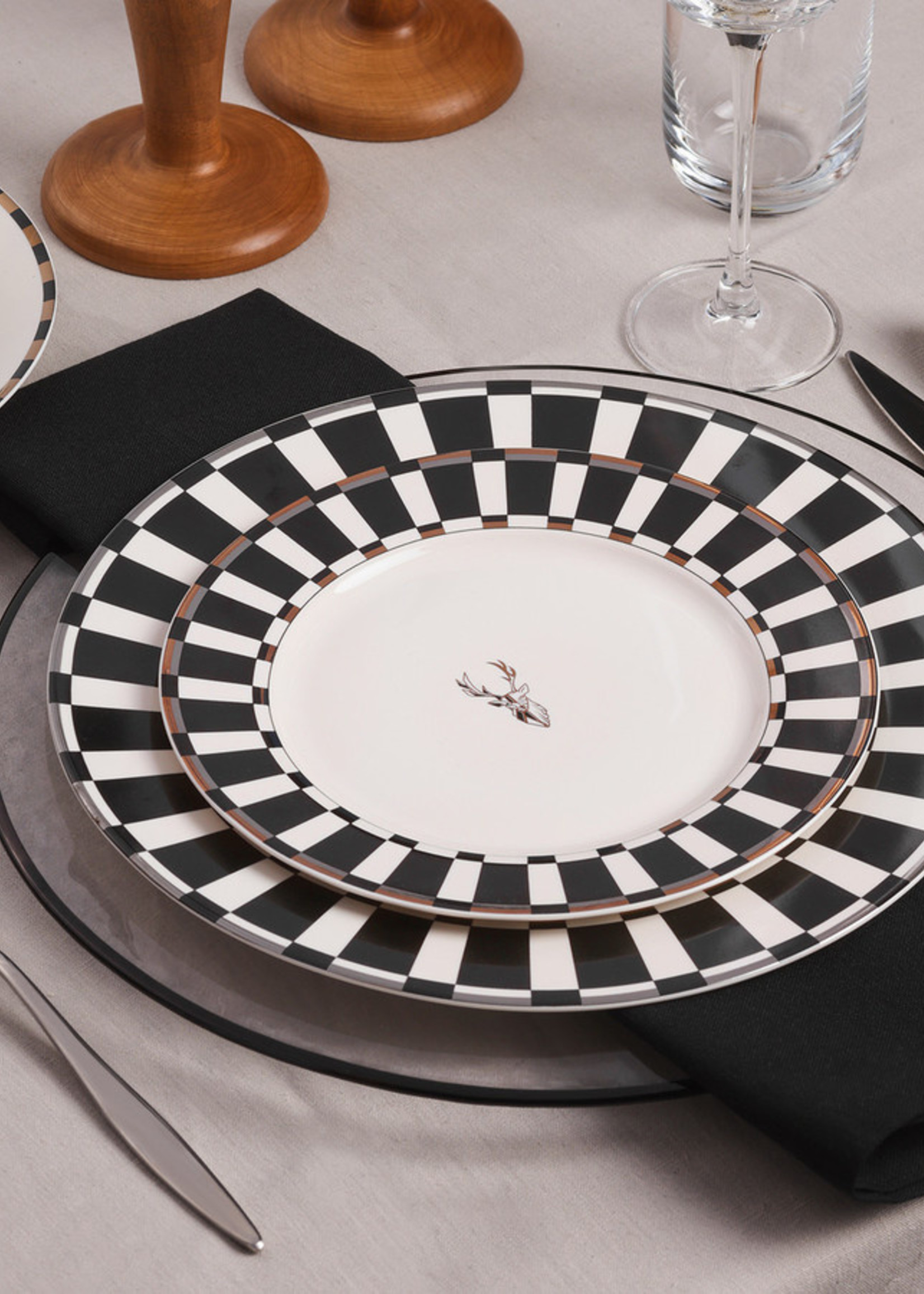 Karaca Aries Black 24 Pieces 6 Person Dinnerware Set