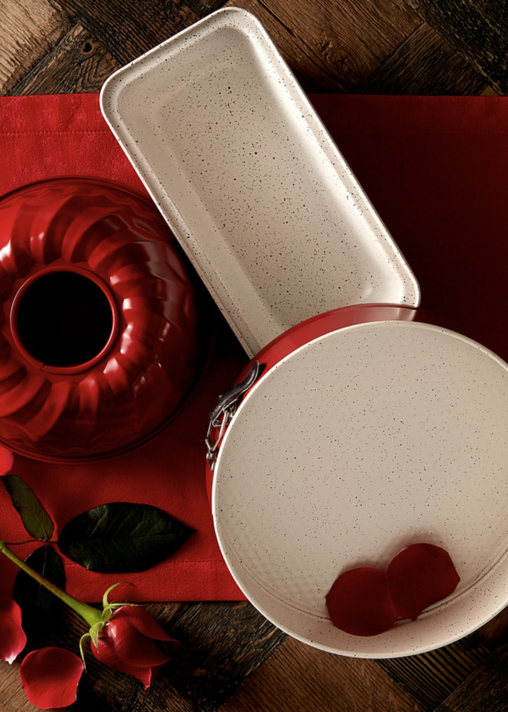 Karaca Retro Red Cake Set