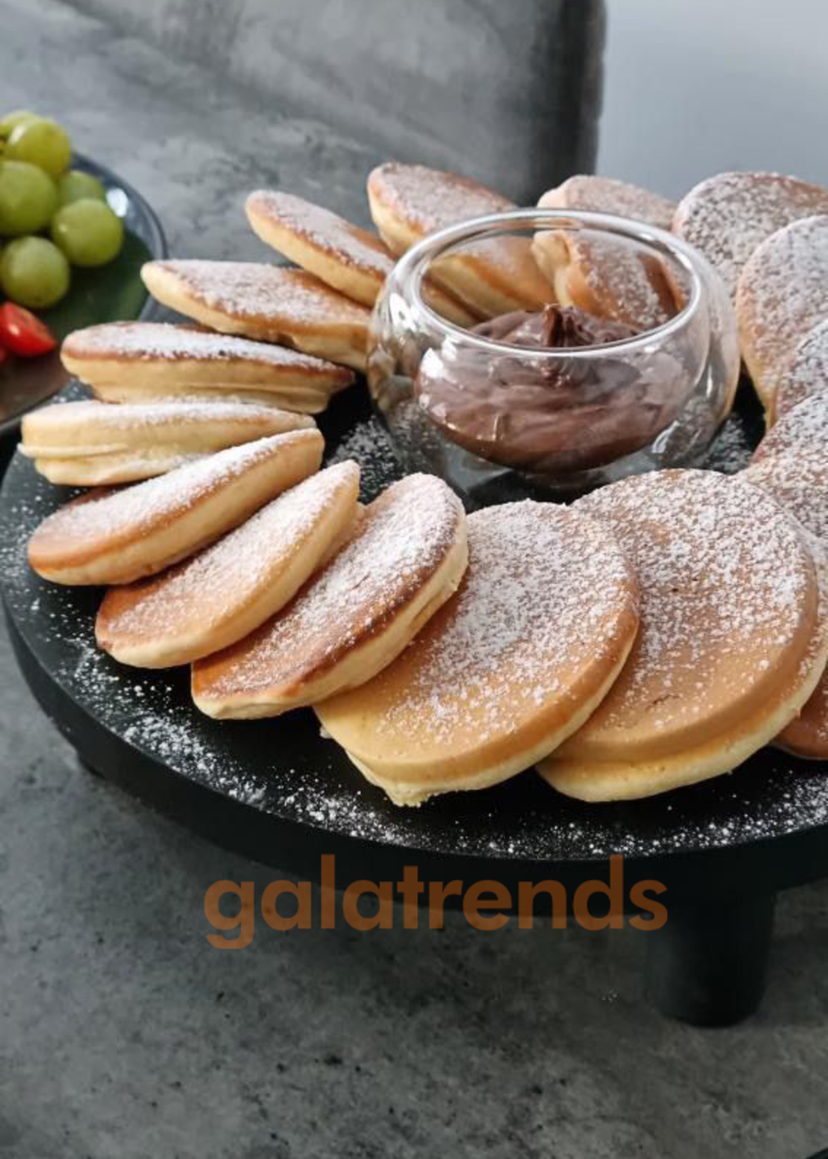 7 HOLE PANCAKE PAN
