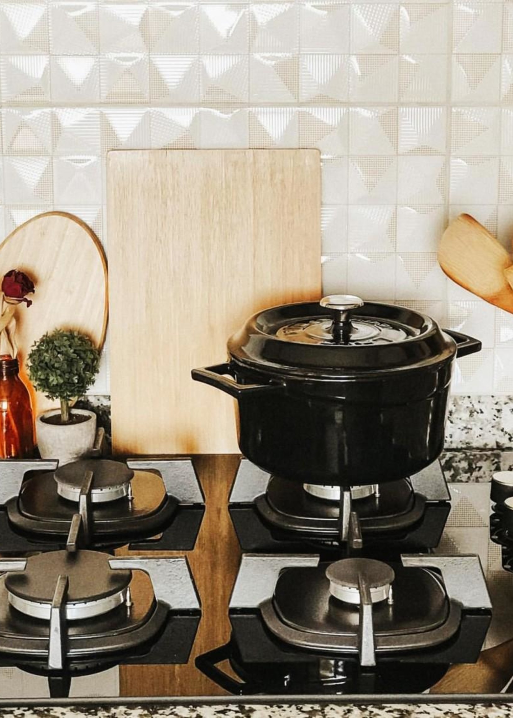 Lava Cast Round Casserole Black 20 cm LV Y TC 20 K2