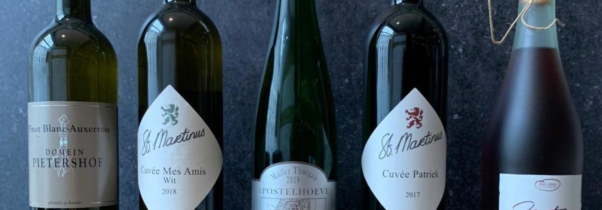 5 flessen Limburgse wijn voor bij het 5 gangenmenu