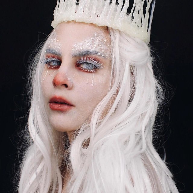 Special Effect Make-up - Hair White met Kwast Special Effect Make-up - Hair White met Kwast