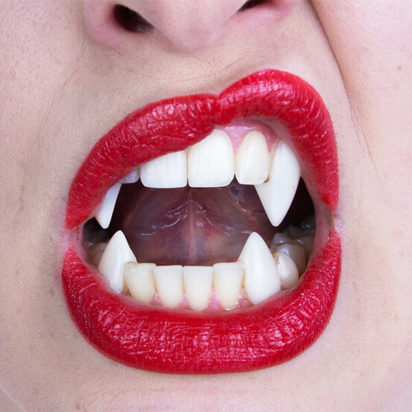 Vampire Teeth 