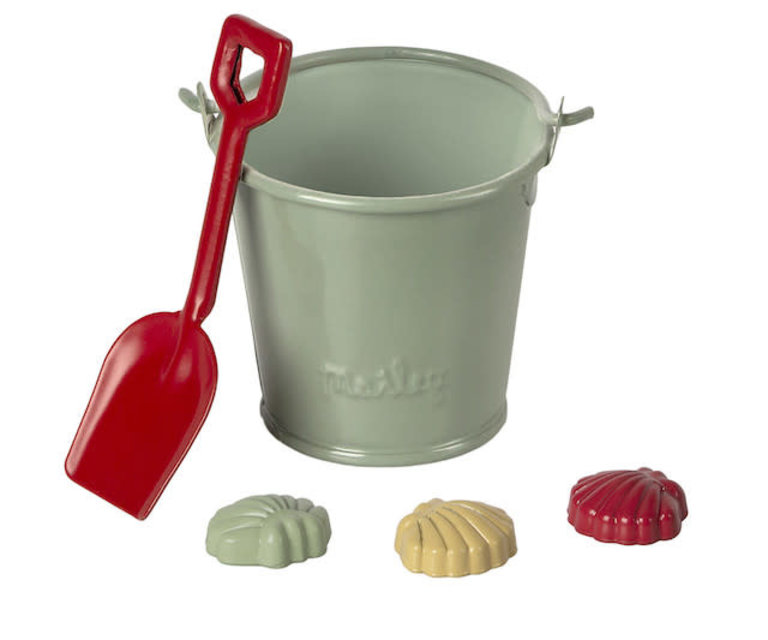 MAILEG MAILEG BEACH SET - SHOVEL, BUCKET & SHELLS