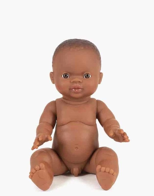 MINIKANE MINIKANE ZACH - PETIT GARCON D’AFRIQUE AUX YEUX CARAMEL 34CM