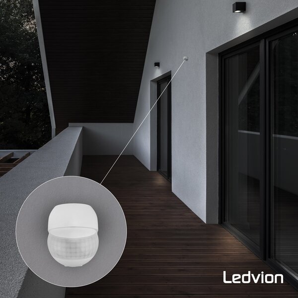 Ledvion Détecteur de Mouvement – Blanc – 180 degrés – Capteur jour / nuit – Portée 12 m – Max 400 W - IP44