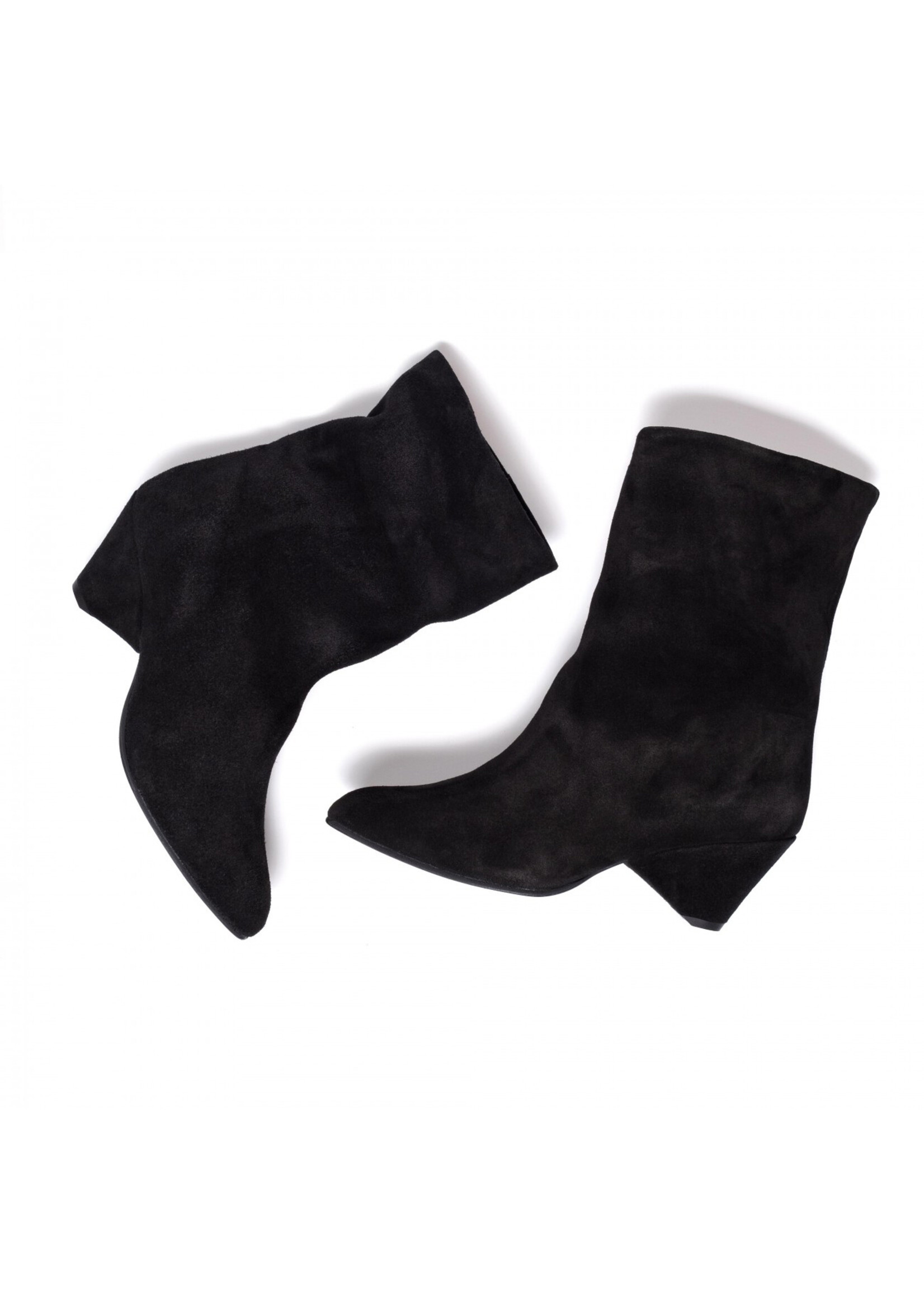 Anonymous Copenhagen Vully 50 Triangle Calf Suede Boot - Black