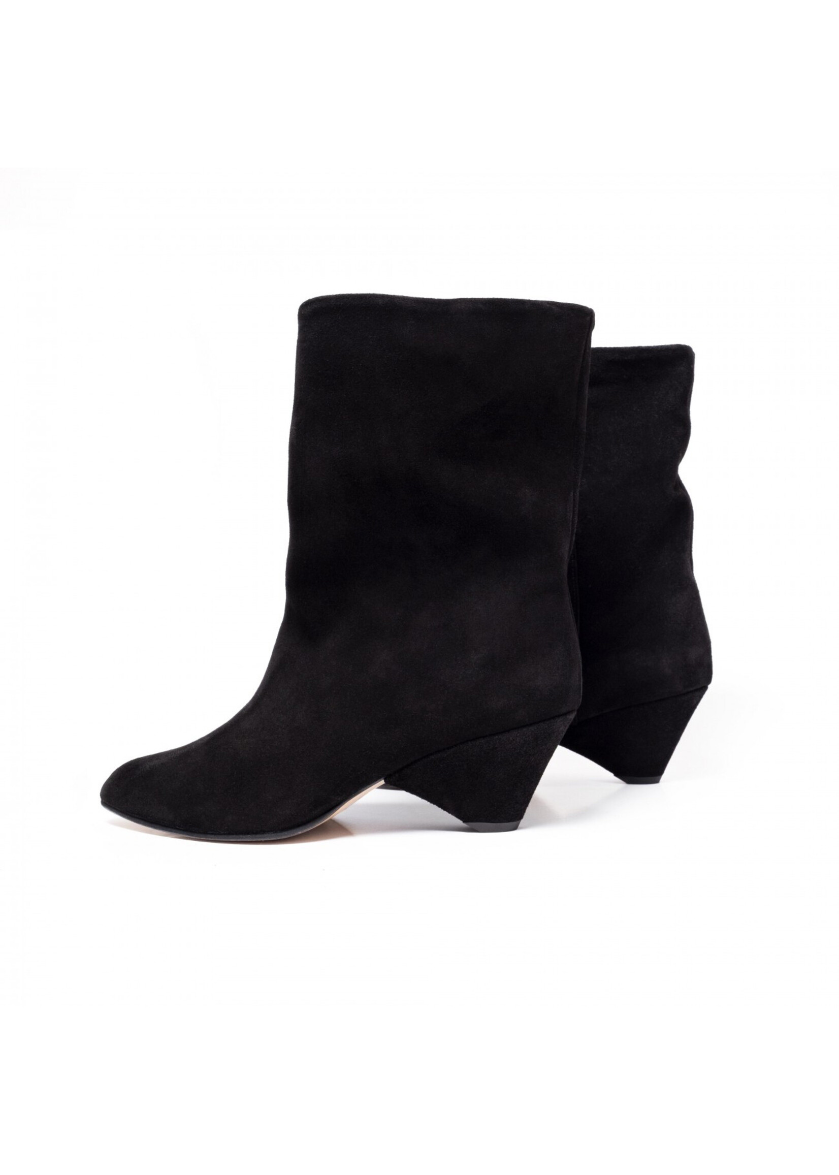 Anonymous Copenhagen Vully 50 Triangle Calf Suede Boot - Black