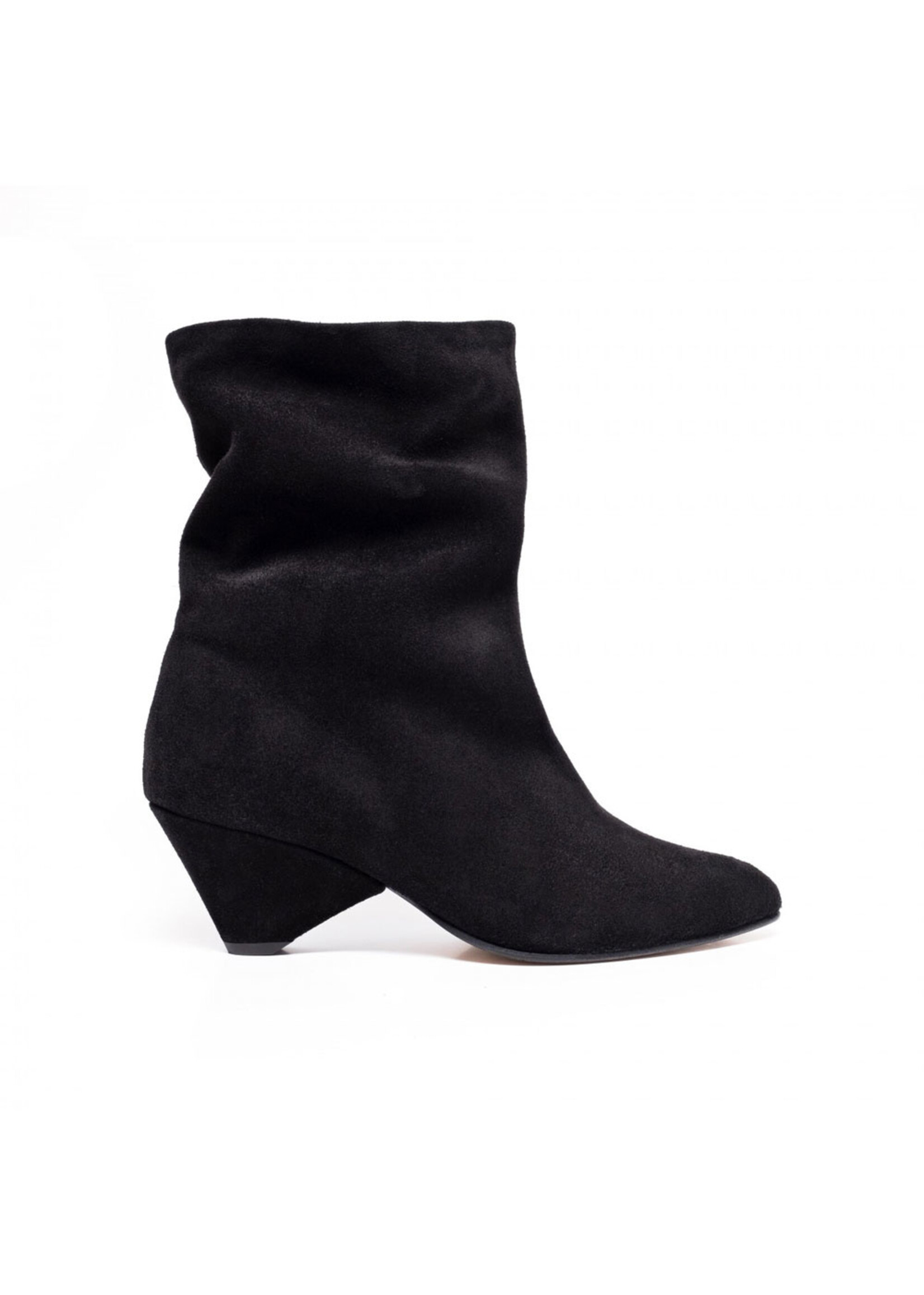 Anonymous Copenhagen Vully 50 Triangle Calf Suede Boot - Black