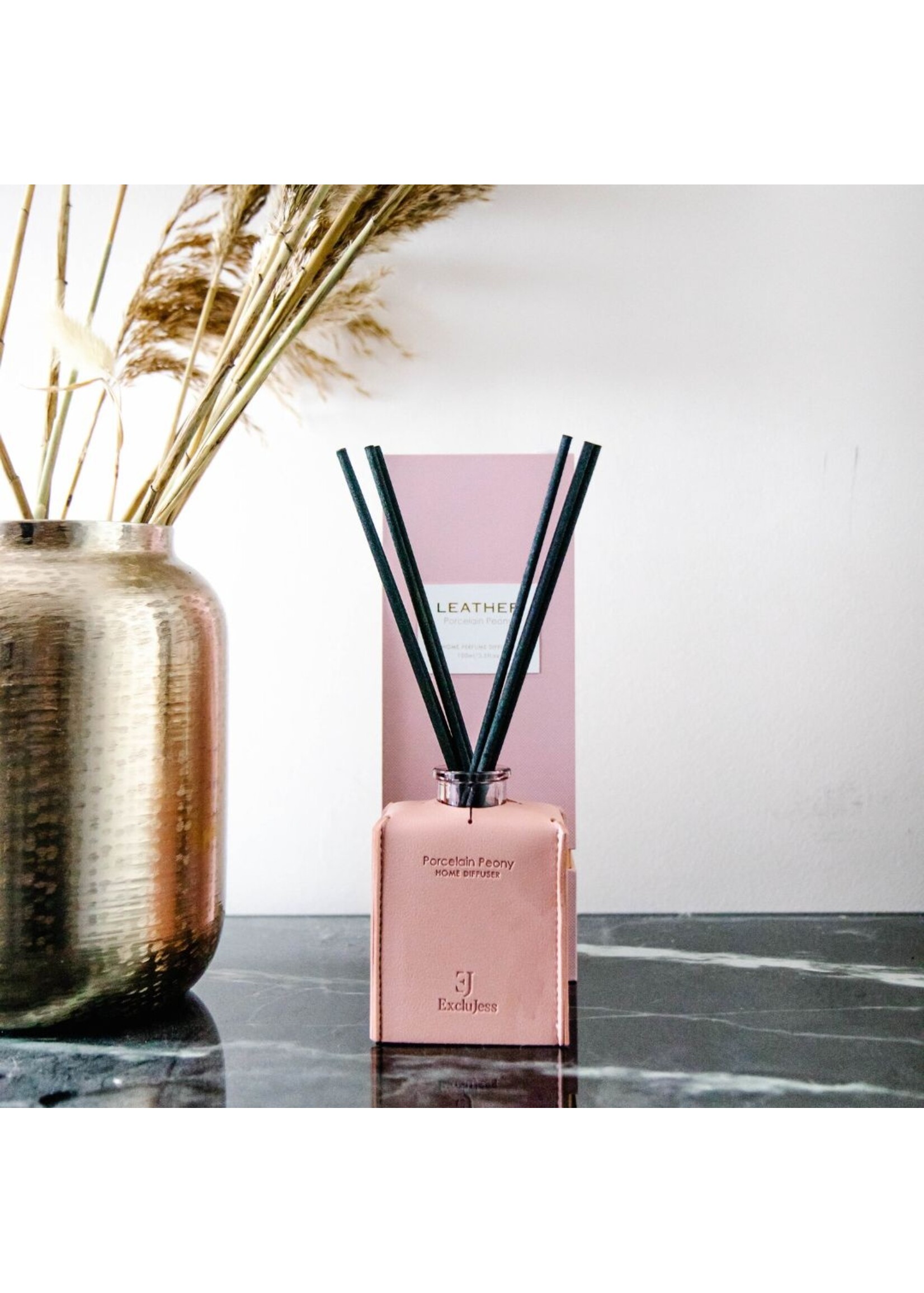 Pink leather porcelean peony diffuser