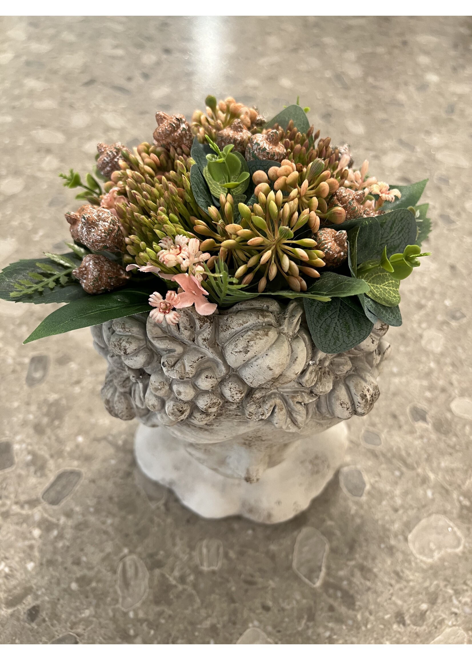 CONCRETE FRUIT FACE POT 19X18X27CM met zijden bloemen Pink