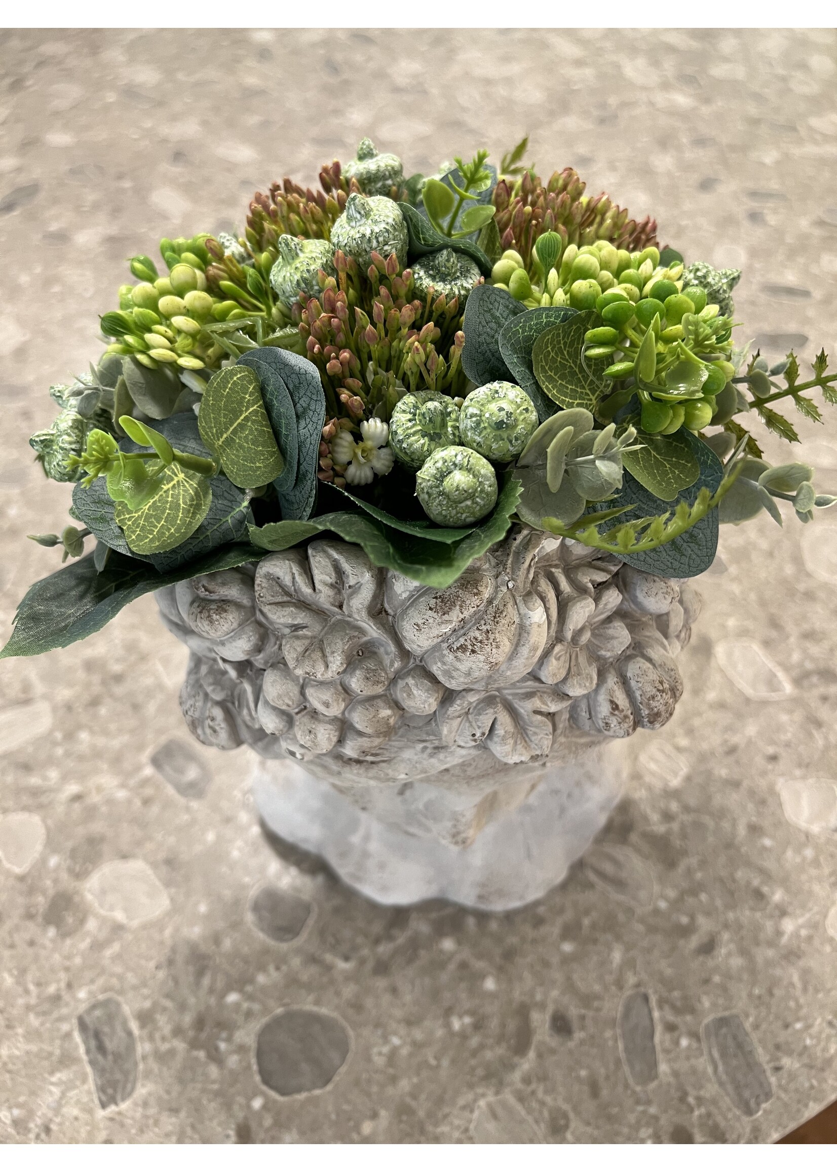 CONCRETE FRUIT FACE POT 19X18X27CM met zijden bloemen White