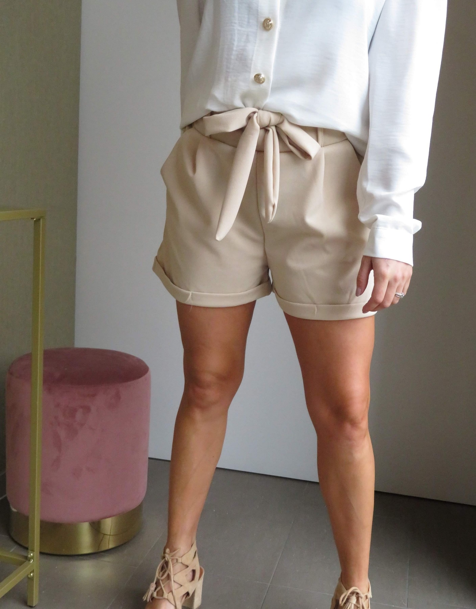 Beige short