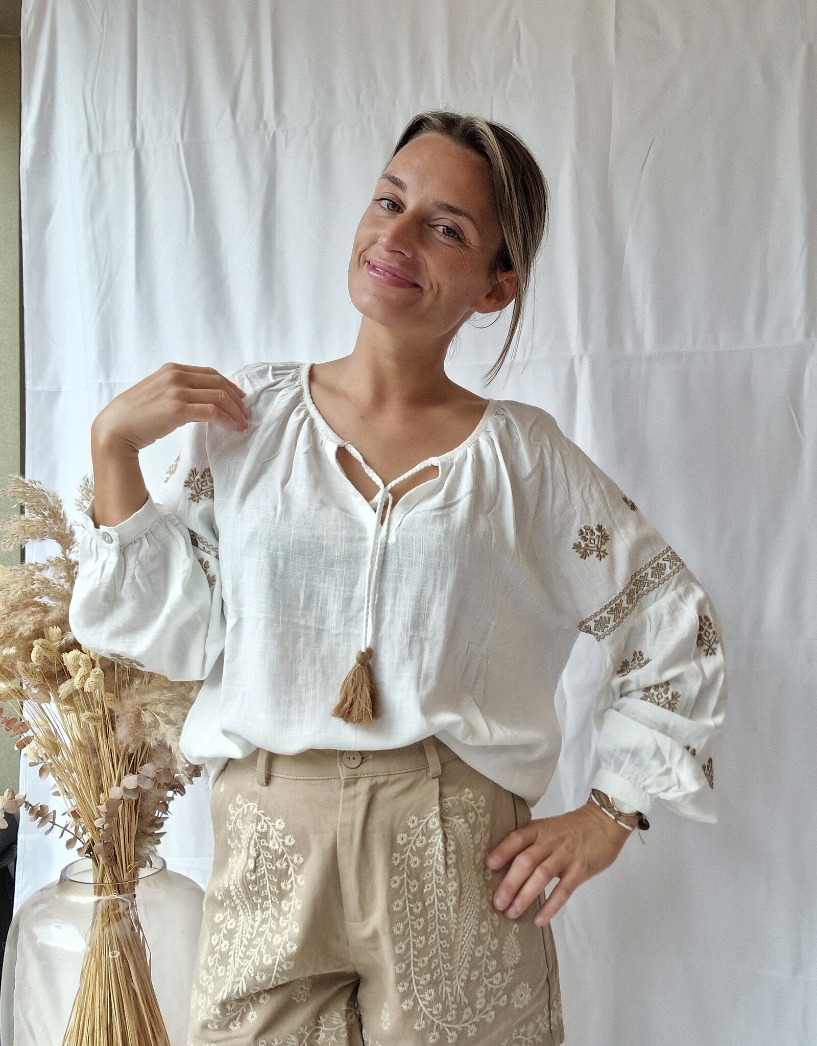 Linnen blouse met broderie