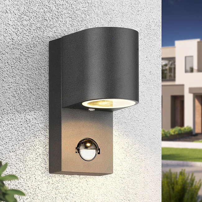 Moderne væglampe med sensor, udendørs - Kurt