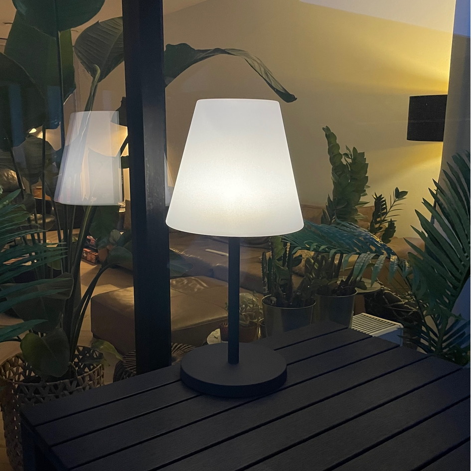 Solcellelampe med skærm (RGBWW) - Helios