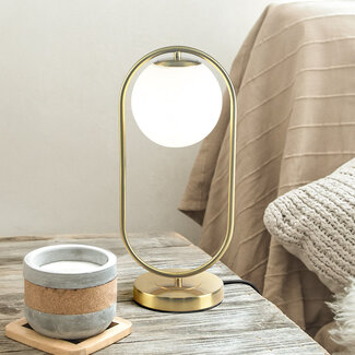 Designer bordlampe med opalhvid kugle og gylden ring - George