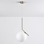 Designer loftlampe med glaskugle - Roy - messing og opalhvid
