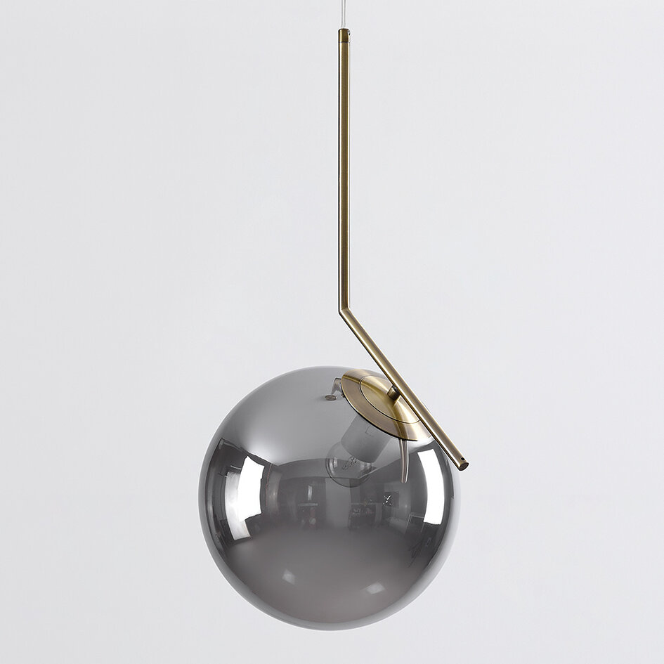 Designer loftlampe med glaskugle - Roy - messing og røggrå