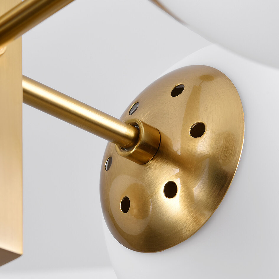 Glaskuglelampe / Loftlampe med fem store glaskugler - Kenji - guld og opalhvid