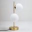Bordlampe med 2 glaskugler - Ethan - messingfarvet med opalhvidt glas