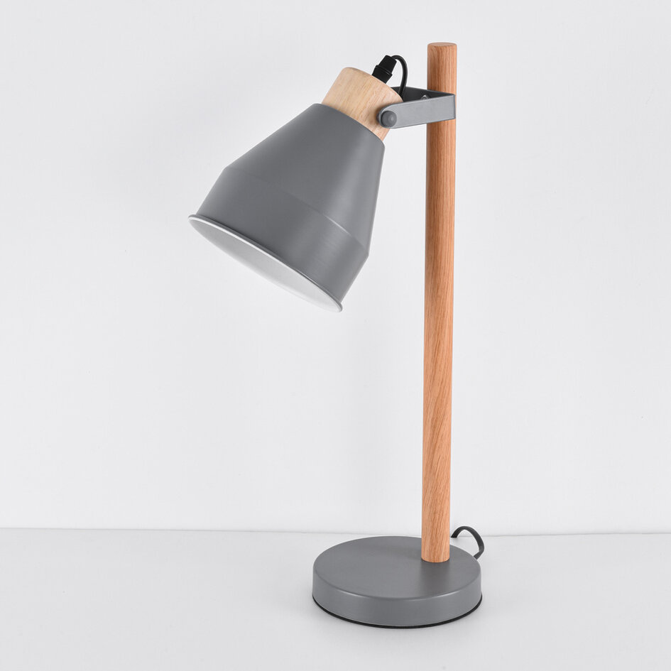 Bordlampe med vipbart lampehoved  - Cally - grå/lyst træ