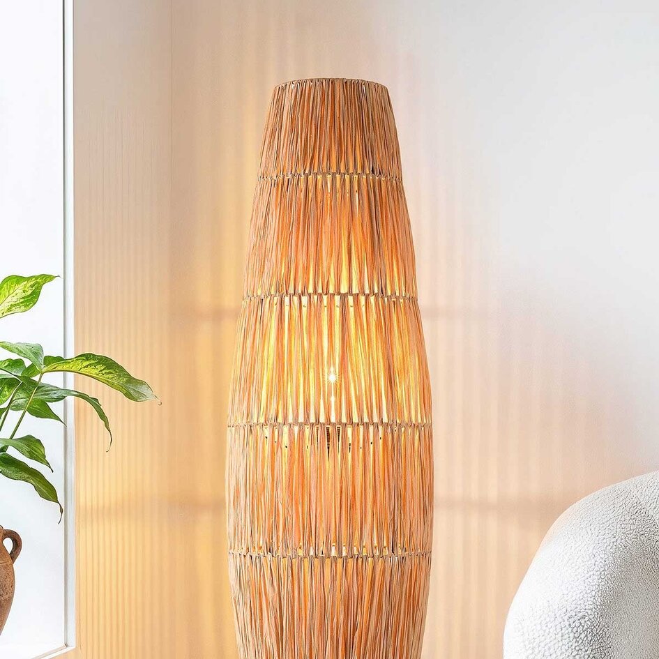 Gulvlampe Plecta – håndlavet raffia-lampe med sort stel 103 cm