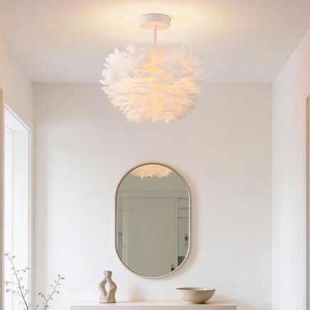 Fjerlampe - Loftslampe med hvide fjer - Roselle