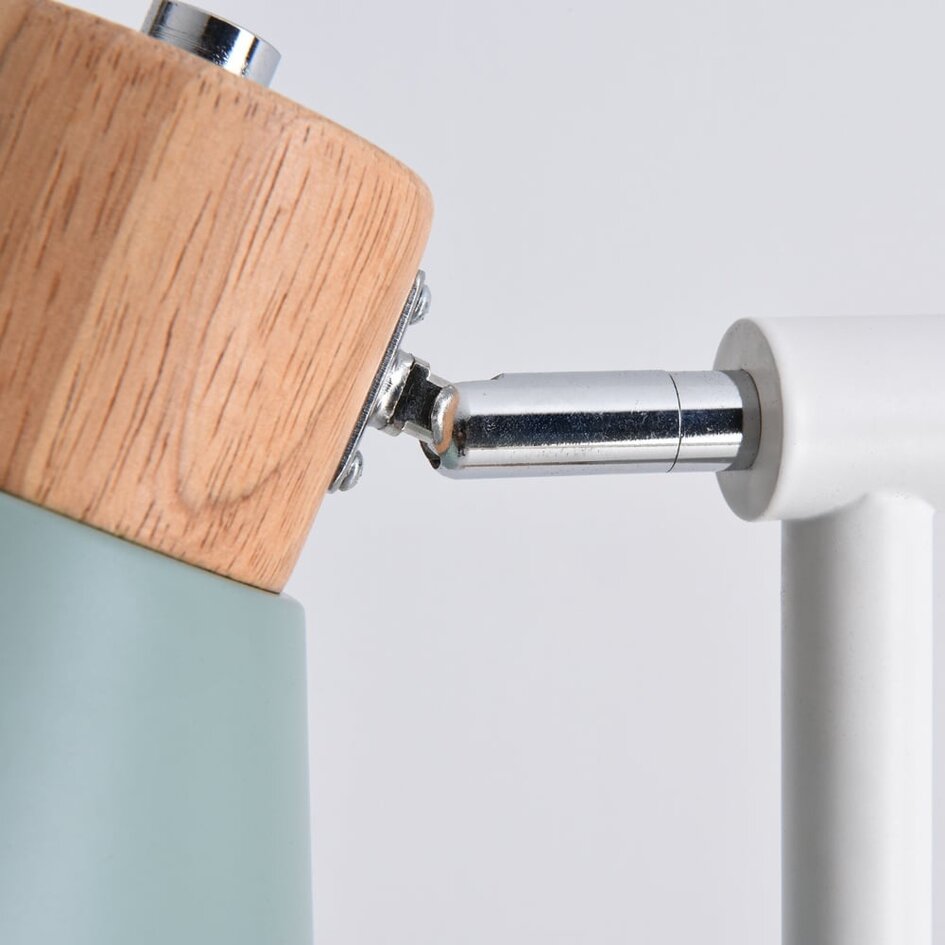 Retro gulvlampe Elsie i træ med grøn skærm