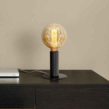 Bordlampe Niek - sort design af metal