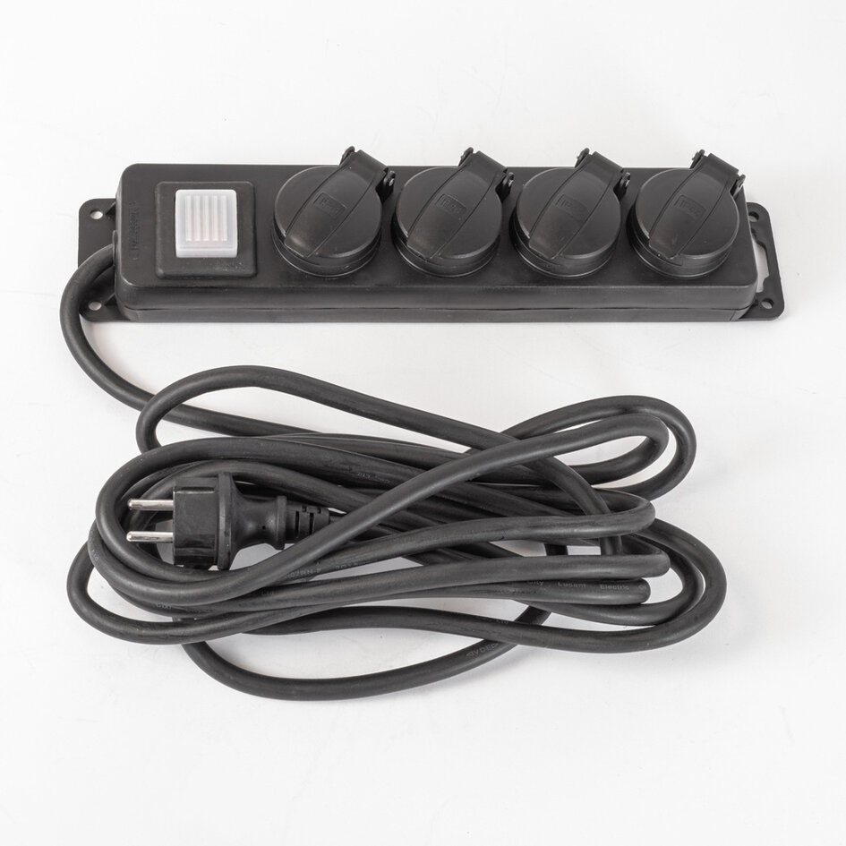 Stikdåse med afbryder - IP44 / 5 m ledning / 3 x 1,5 mm² / sort