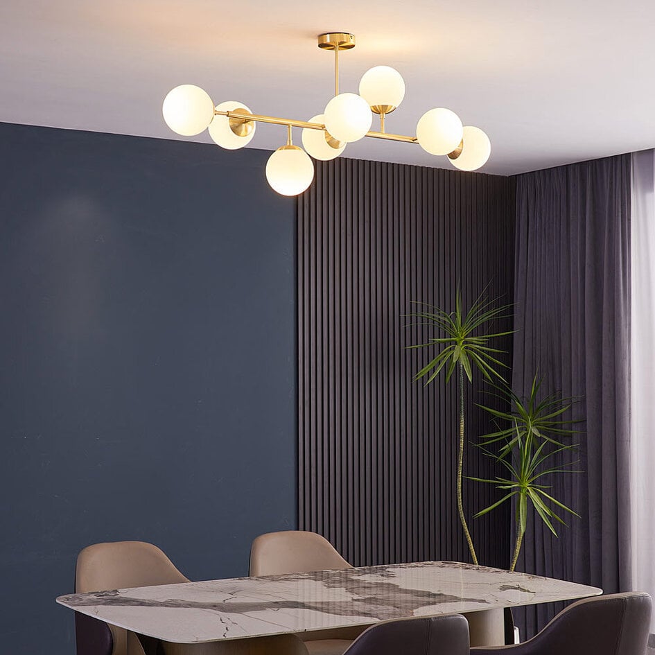 Loftlampe med 8 glaskugler - Osem - guld og opalhvid