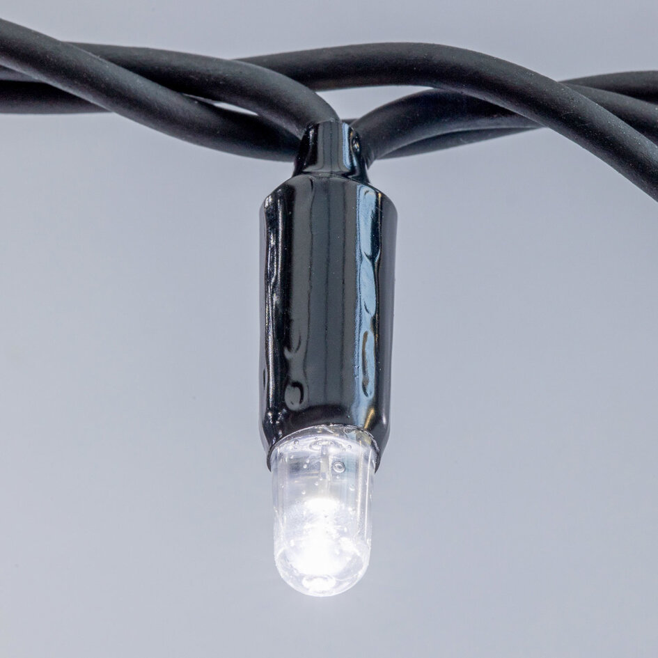 Linkbar julelyskæde | Køligt hvidt lys | Fra 10 meter med 100 LED-lys | Sort gummi