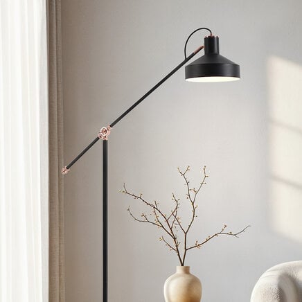 Gulvlampe Tom - sort med bronzedetaljer og justerbar arm
