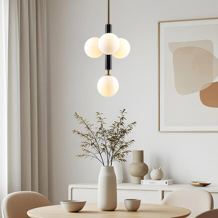 Pendellampe i Art Deco-stil med opalhvide glaskugler - Lennard