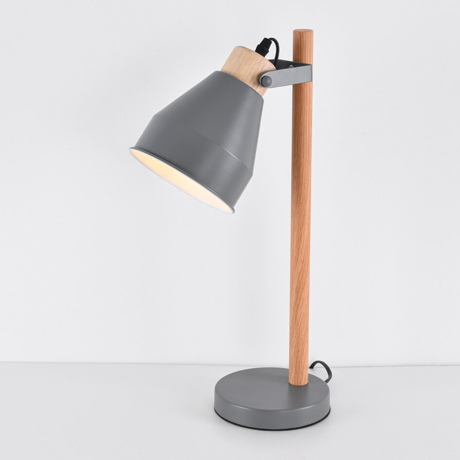 Bordlampe med vipbart lampehoved  - Cally - grå/lyst træ