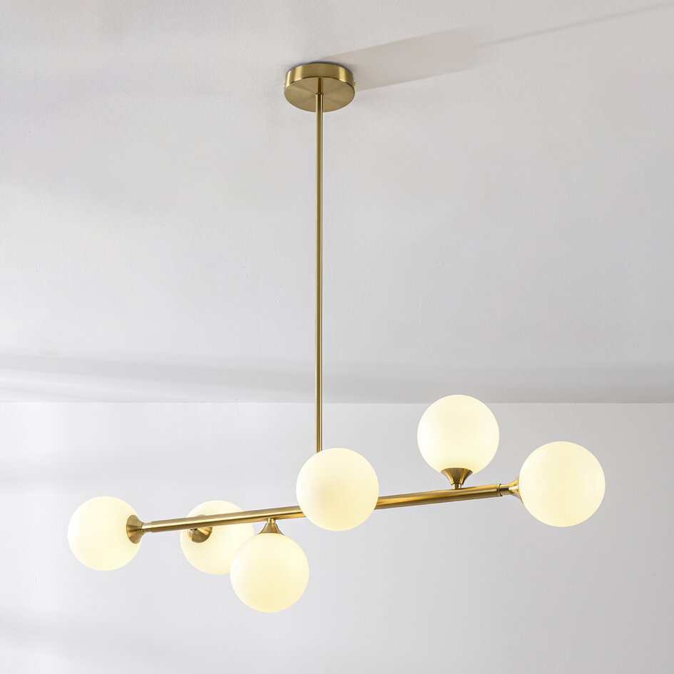 Loftslampe med 6 glaskugler - Aster - guld med opalhvidt glas