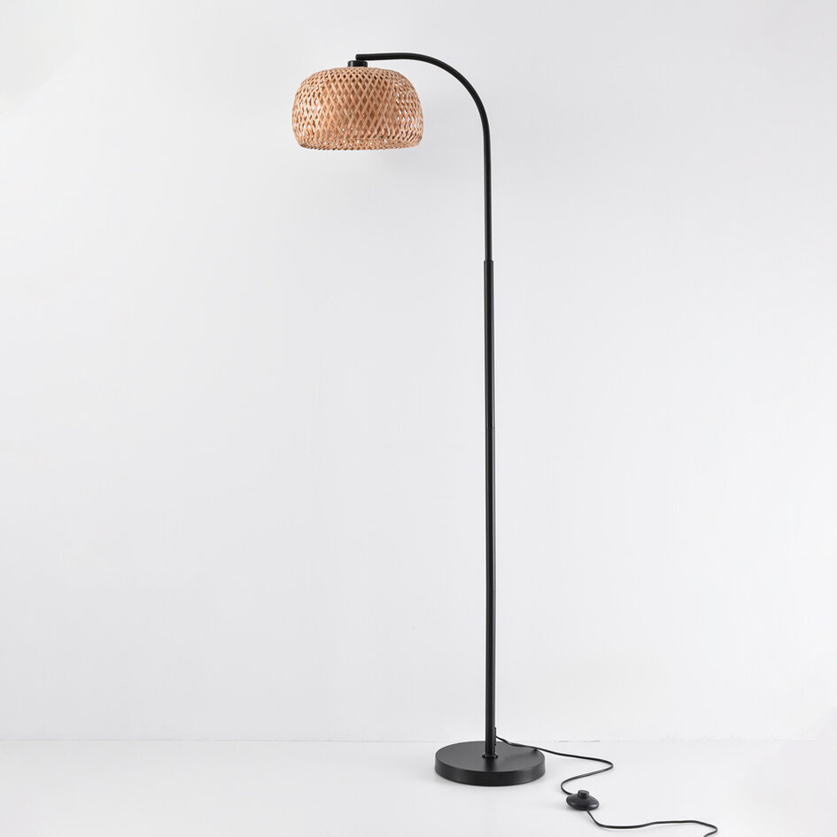 Standerlampe med håndflettet bambusskærm - Seren