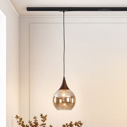 1-faset skinnependel Nya med rundt amber glas og mørkt trælook