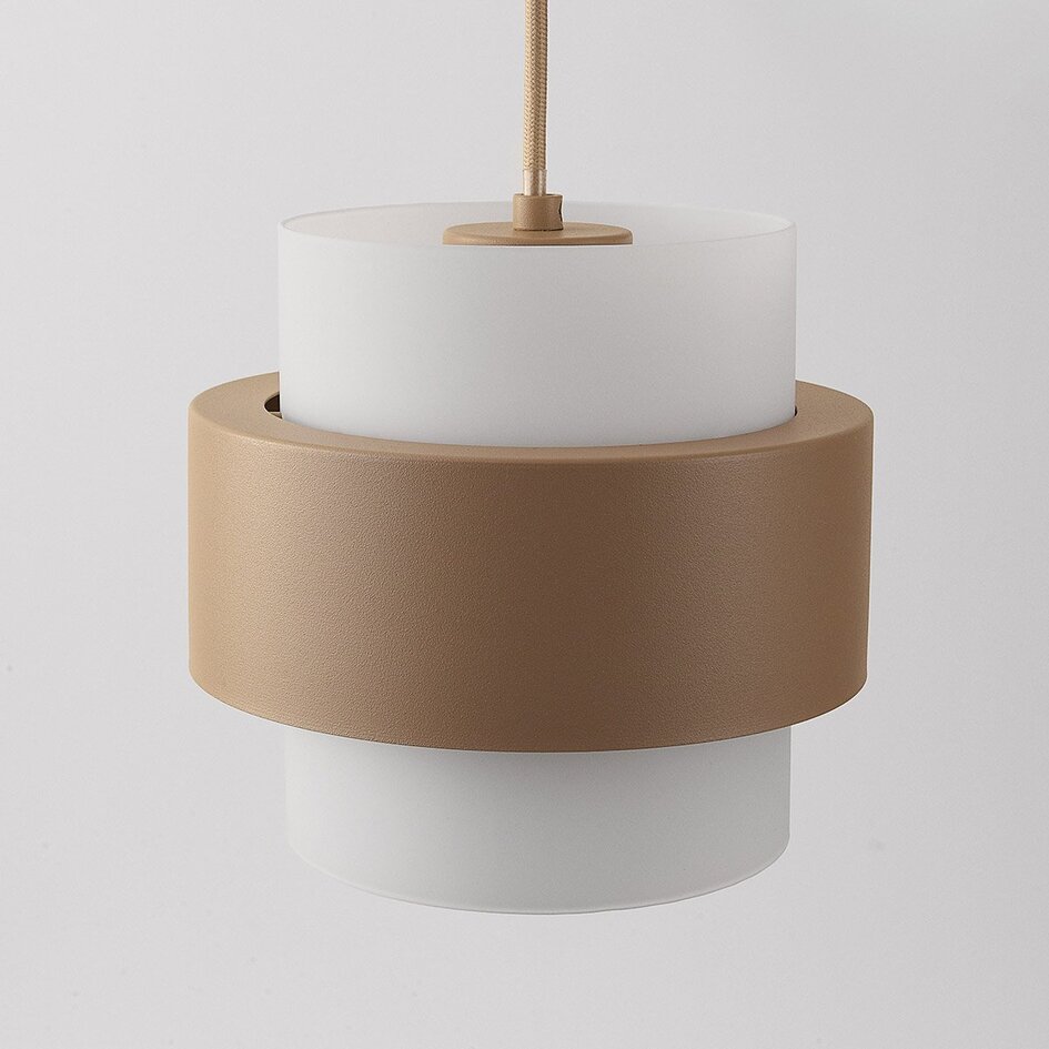 Pendel Kodi med 3 lyskilder - beige med skærme i mælkehvidt glas