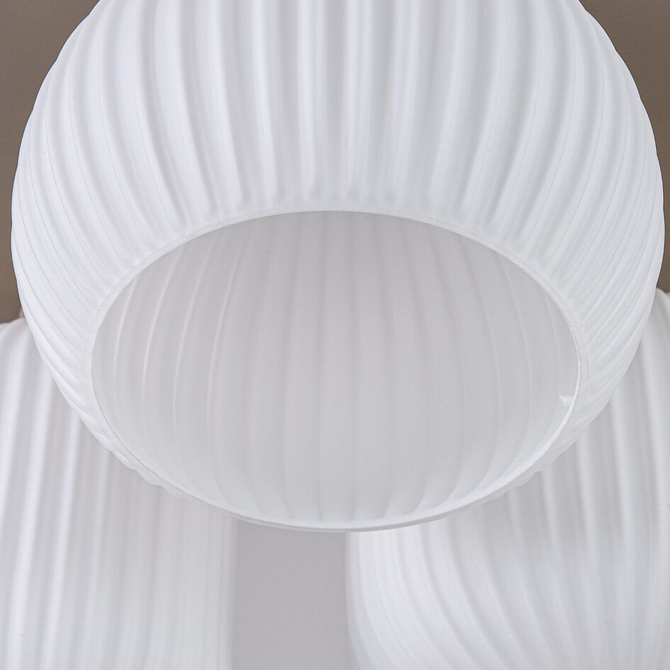 Loftlampe Elowen, 3 lyskilder, rillet opalhvidt glas - beige
