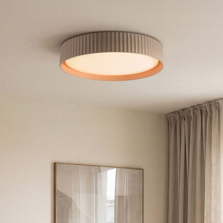 Loftlampe Palomo - taupe med rillet kant, 3-trins dæmpbar LED