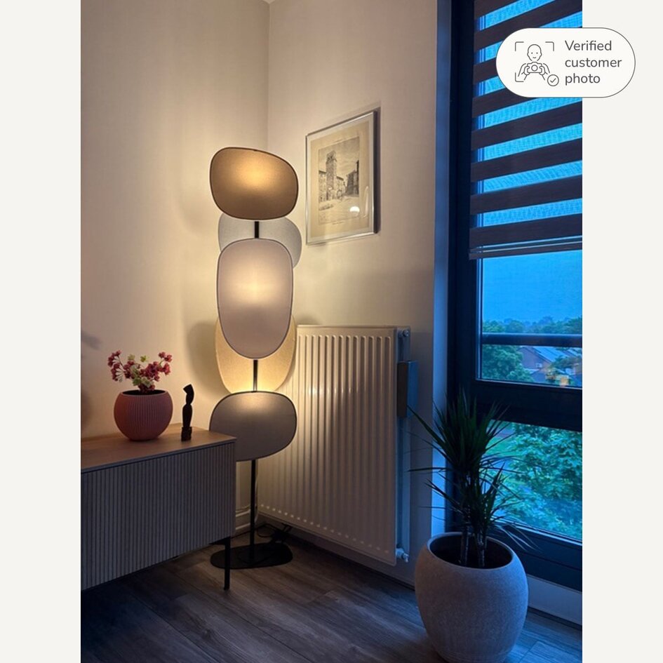 Gulvlampe Velore med naturlige hørskærme i bløde, lyse nuancer